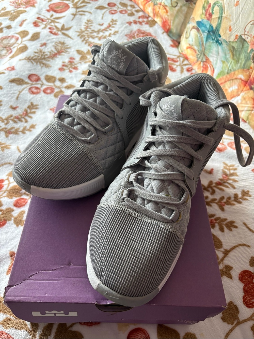 Nike Men's Gray Low-Top Training Sneakers Size 8